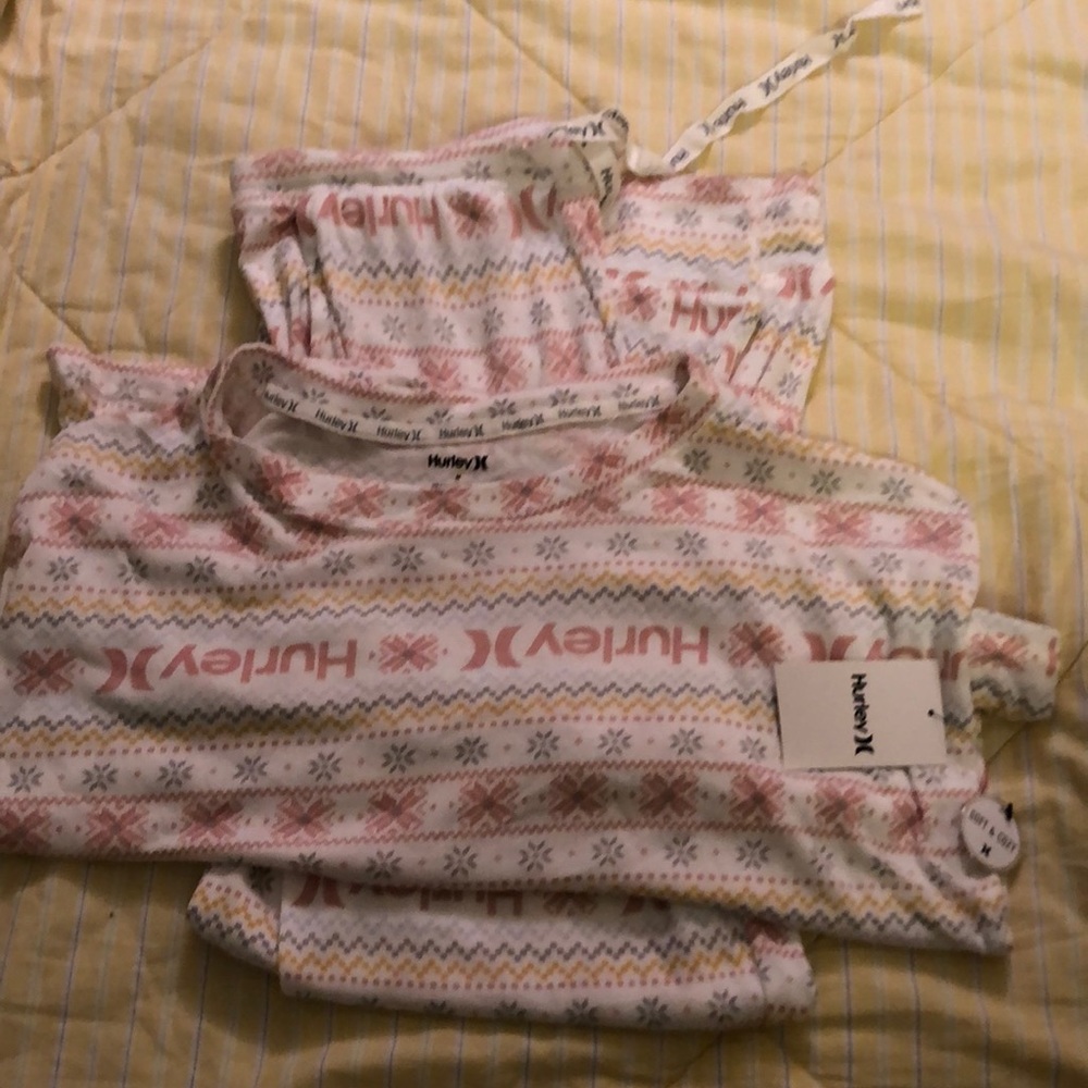 Hurley long sleeve pajamas very soft size M